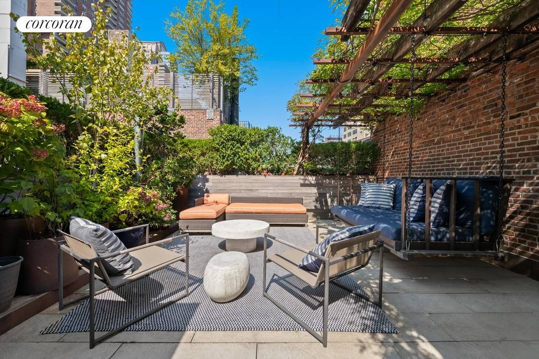 Discover Tribeca's ultimate expression of luxury living a private, six floor designer showplace meticulously renovated and tucked away on Jay Street, one of the most coveted addresses in Downtown Manhattan.