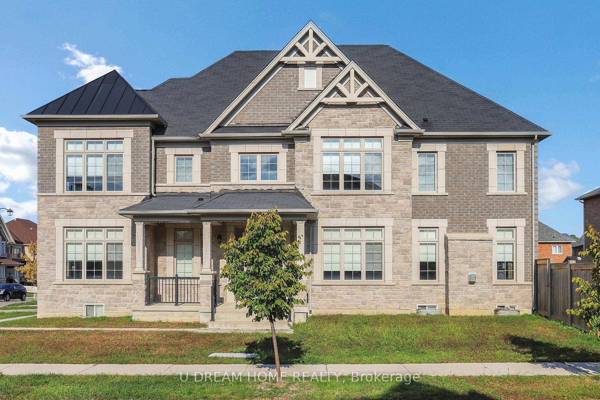 Beautiful Corner Lot Detached Home !