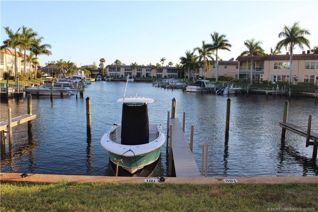 This FIRST FLOOR 1bedroom unit has a dock right out back.
