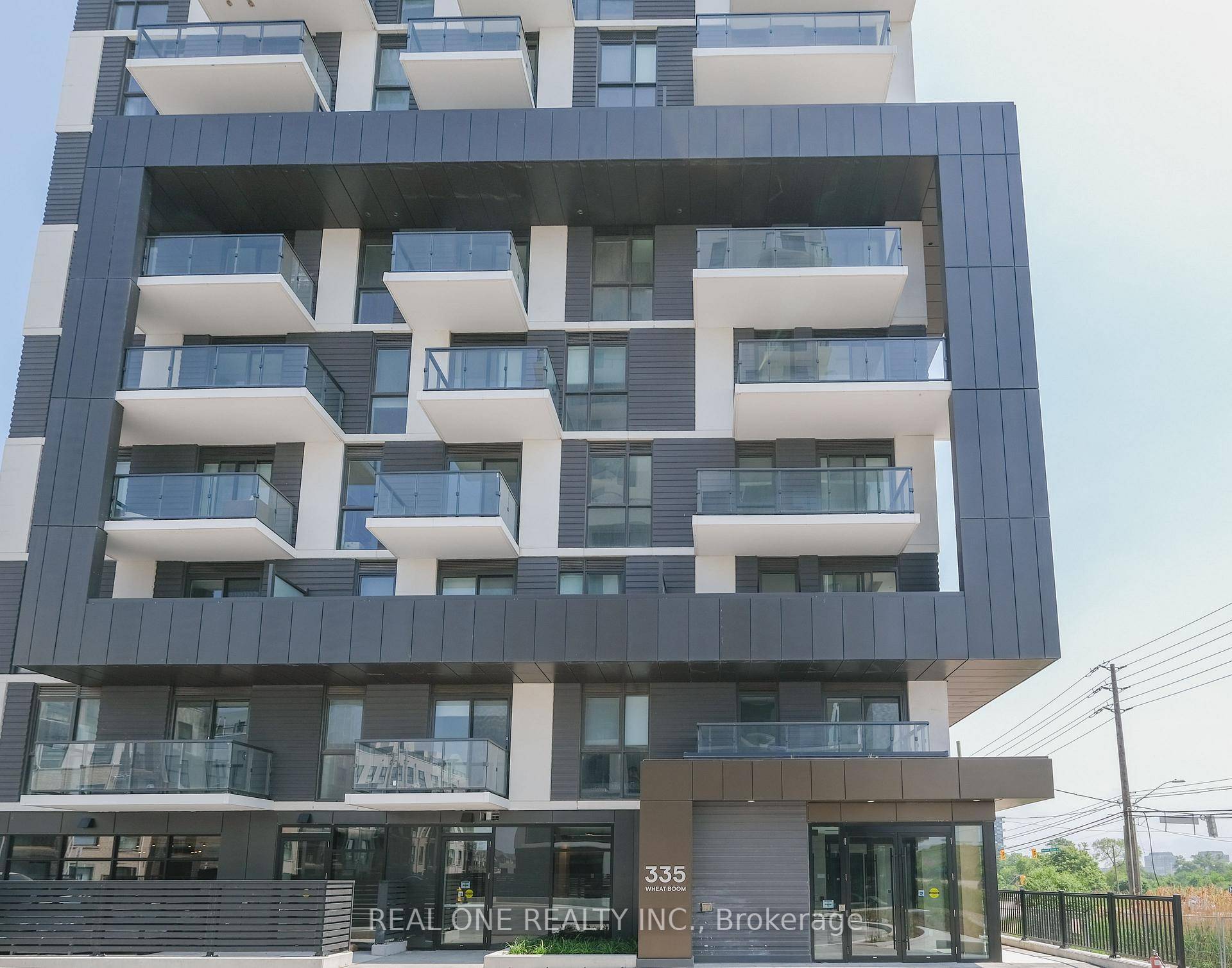 New Oakvillage Condo, 2 Bed, 2 Bath Unit Located Near Dundas amp ; Trafalgar In North Oakville.