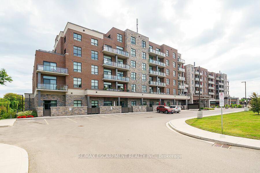 2 bed 2 bath open concept, 1700 sq ft unit located in The Gardens newest building a 55 life lease community near downtown Burlington with wheelchair access and great amenities ...