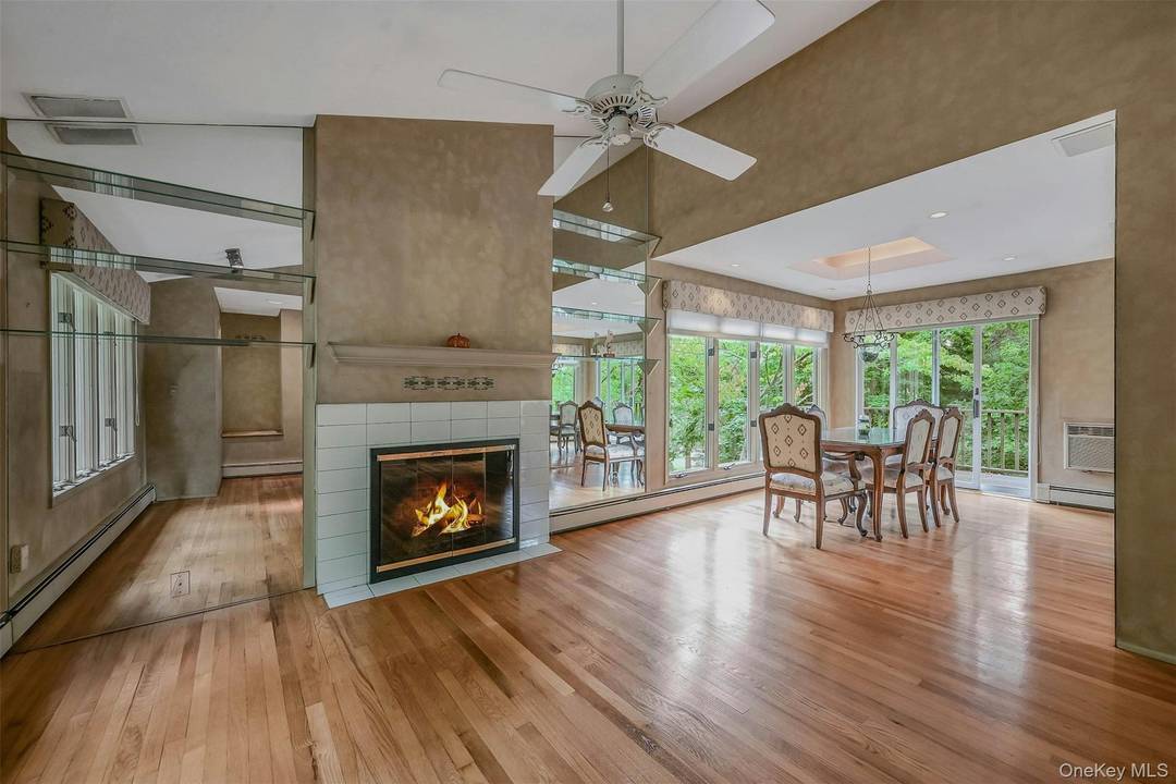 Welcome to your beachside retreat in the heart of Eaton's Neck !