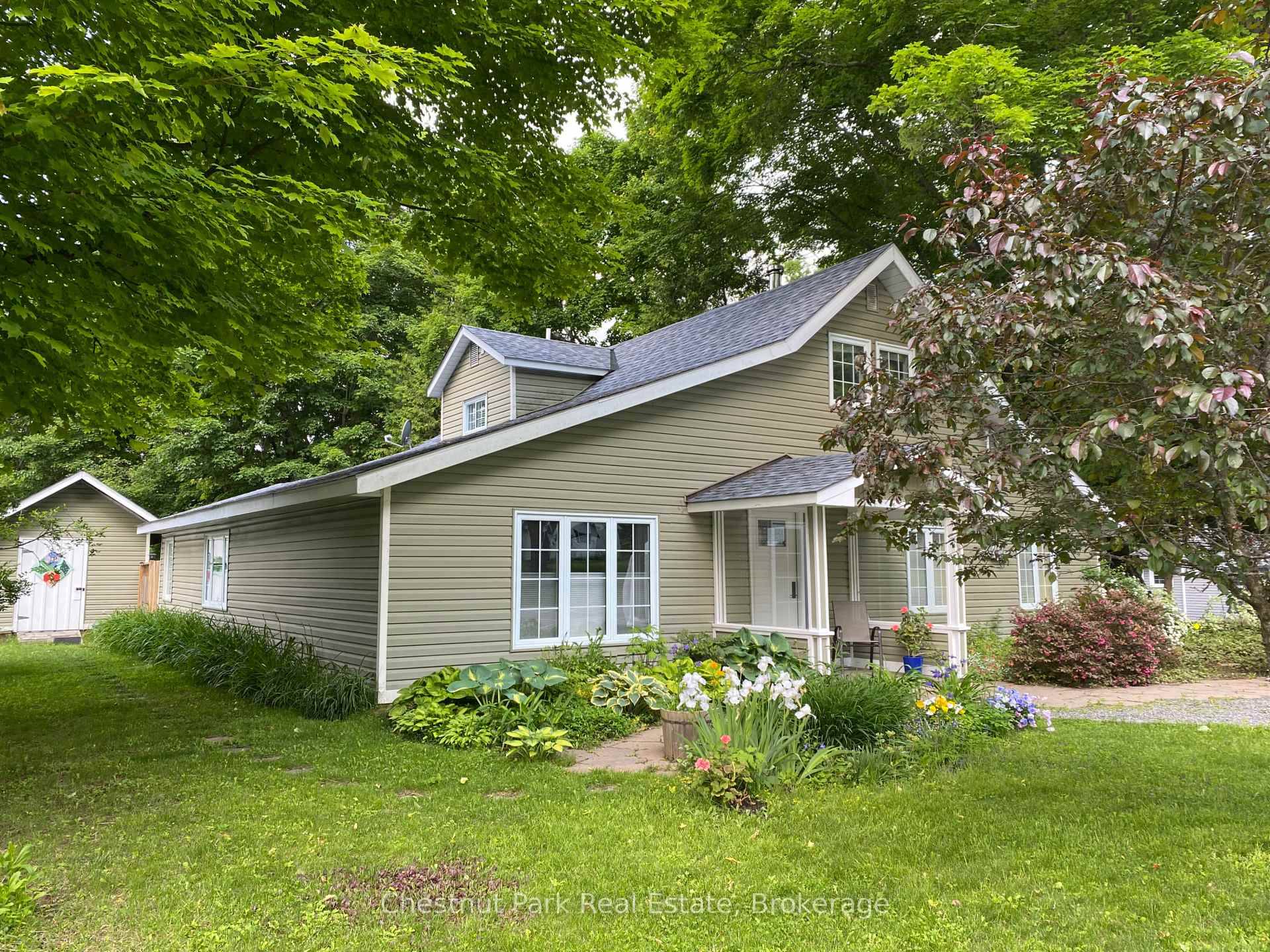 Welcome to this beautifully maintained 3 bedroom, 2.
