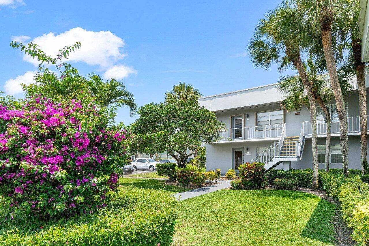 Welcome to Kings Point, your slice of paradise in 55 living, discover the lifestyle you've been dreaming of in this beautifully maintained 2 bedroom, 2 bath, first floor corner unit ...