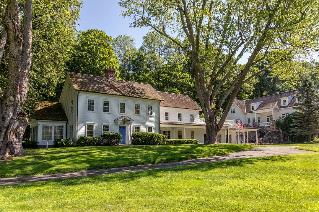 Major estate with the highest standards of construction located within the Sunny Ridge historic district.