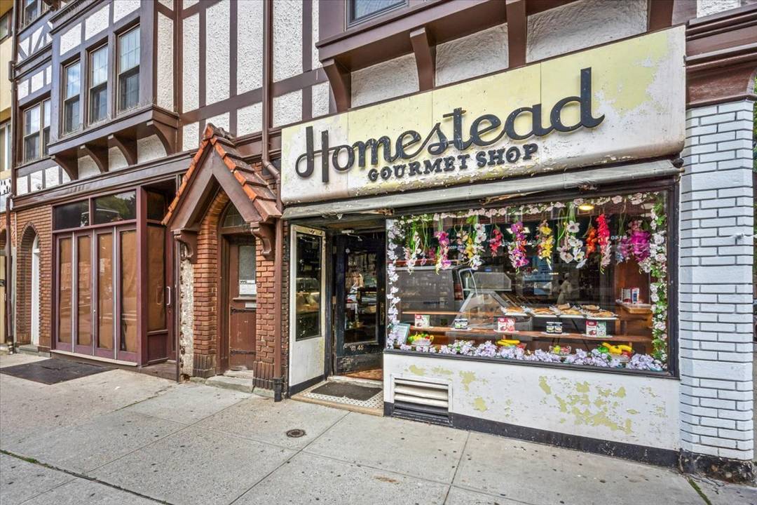 Brand new renovated 3 bedrooms, 2 full bathrooms in Kew Gardens.