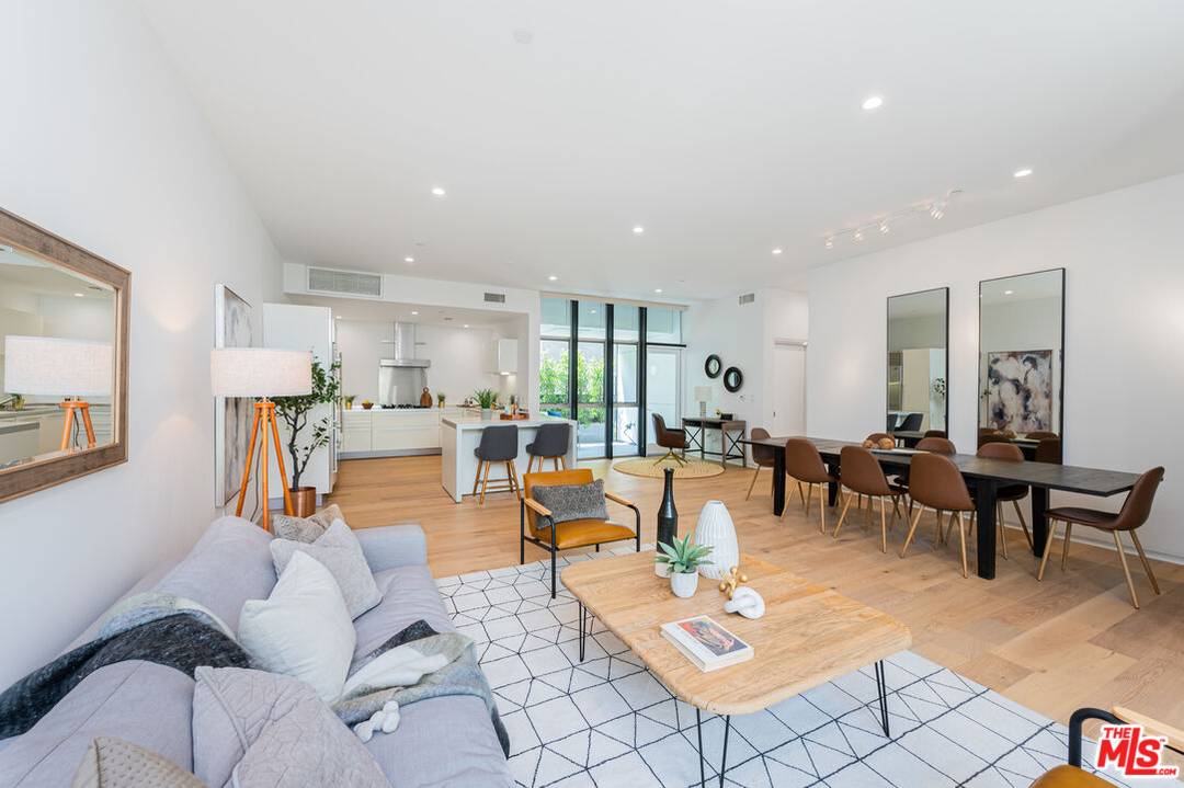 825 N Kings Rd 2BR Sunset Strip La