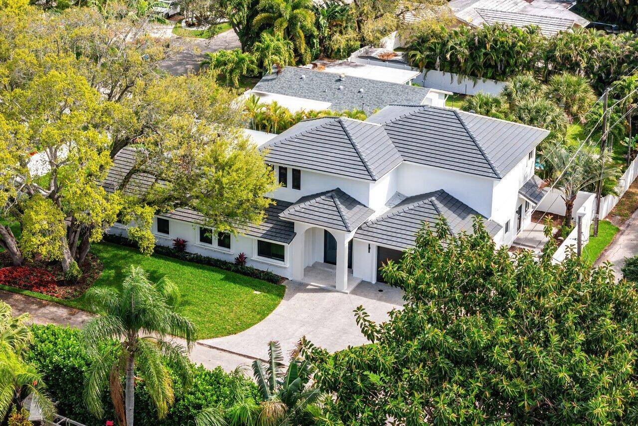 Welcome to this stunning TURN KEY home located in the sought after neighborhood of Palm Beach Farms.