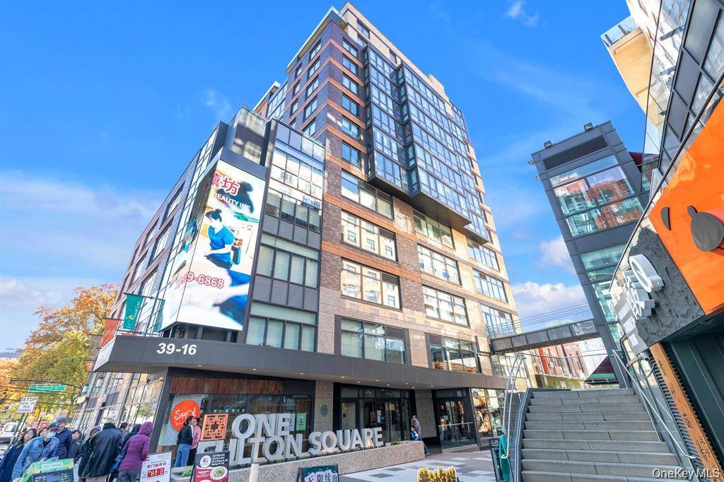 A well designed 2 bedroom, 2 bath condominium located in the heart of downtown Flushing.