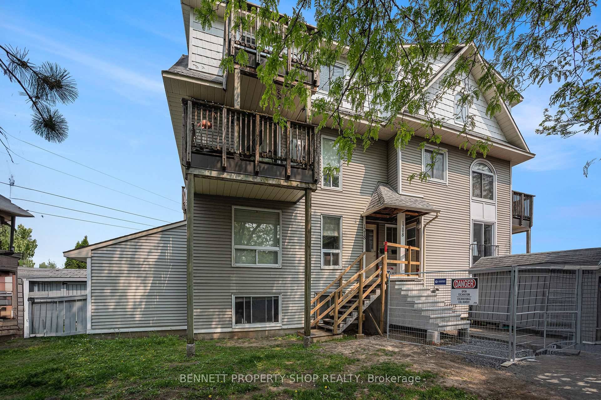 Welcome to this charming 2 bedroom, 1.