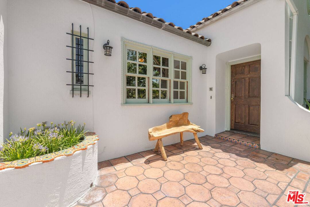 2004   Vine St 3BR Hollywood Hills East La