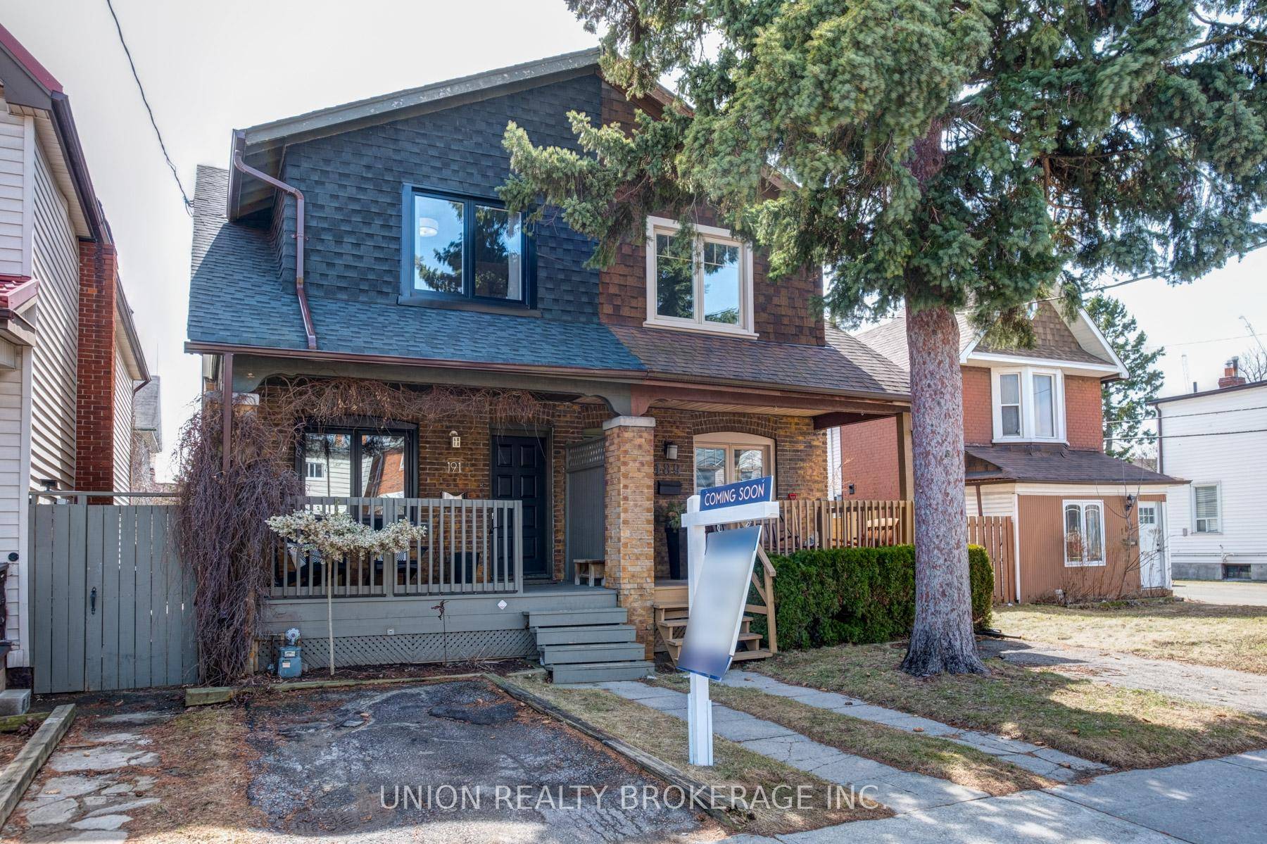 Discover the perfect blend of comfort and elegance in this beautiful 3 bedroom home.