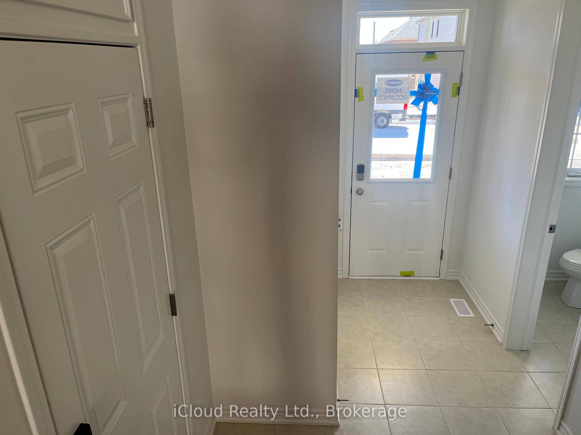 Brand New 3 bedrooms amp ; 3 washroom home in great location !