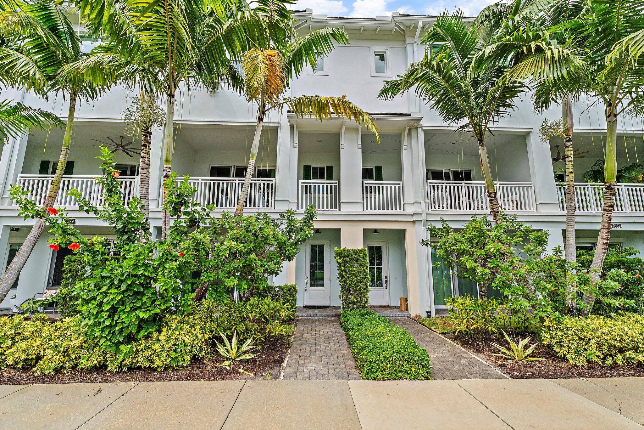 Step into sophisticated living with this 3 bedroom plus office den townhouse in Alton, just 10 minutes from the beach.