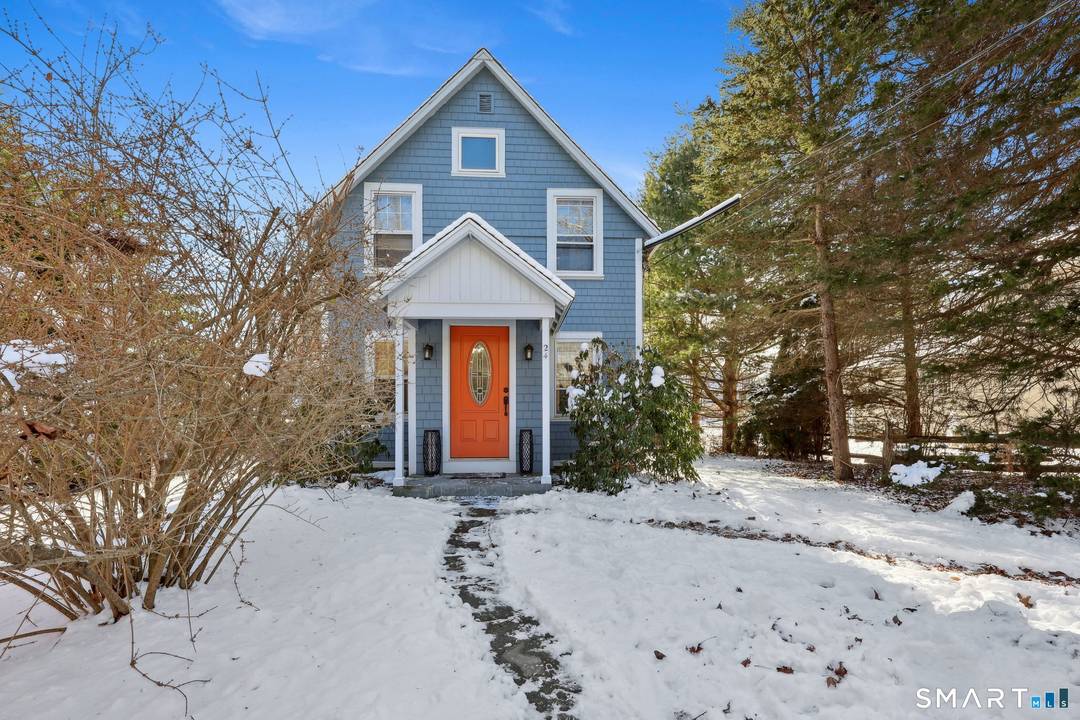 Welcome to this charming 2 bedroom Colonial located in the heart of Madison !