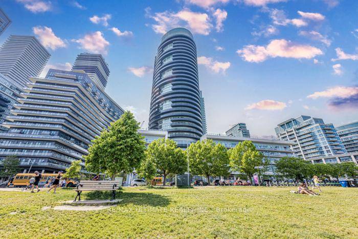 Sprawling Luxury 2 Bedroom Den with Breathtaking Lake amp ; City Views.
