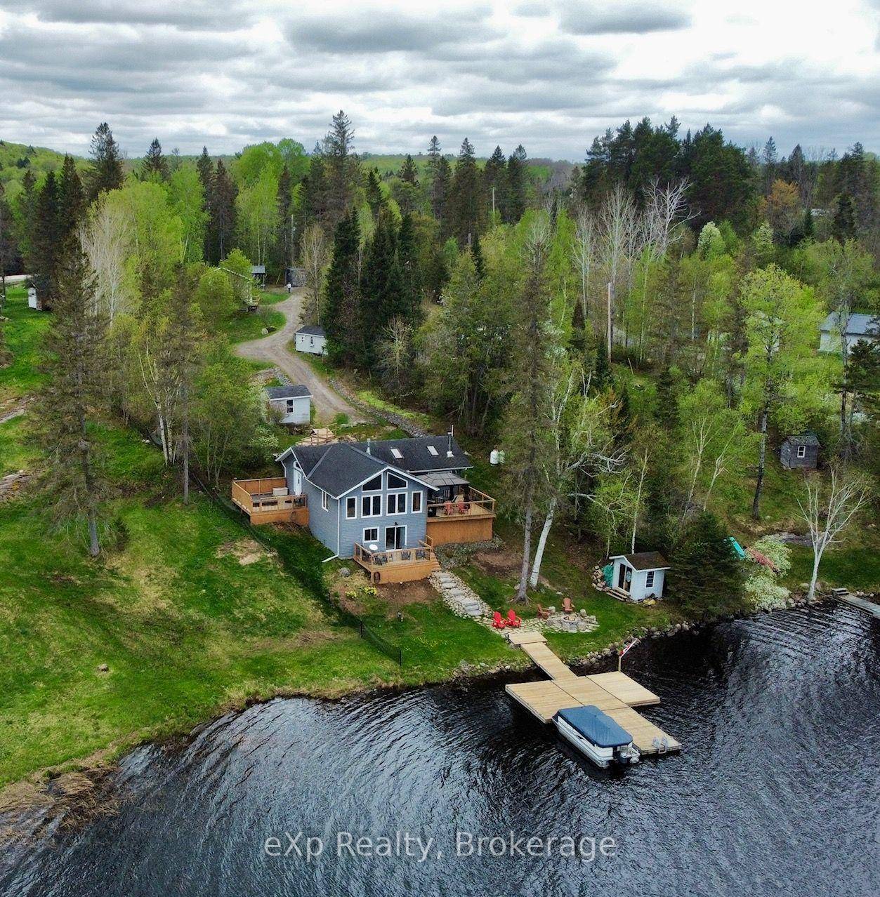 Welcome to your dream getaway on the shores of beautiful Jacks Lake !