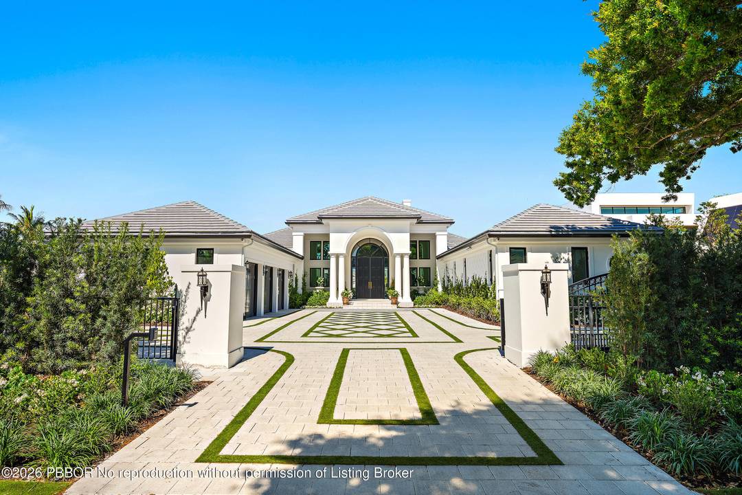 Located on a premier waterfront lot at the end of a cul de sac in Admirals Cove, 386 Eagle Drive sits on over half an acre larger than most waterfront ...