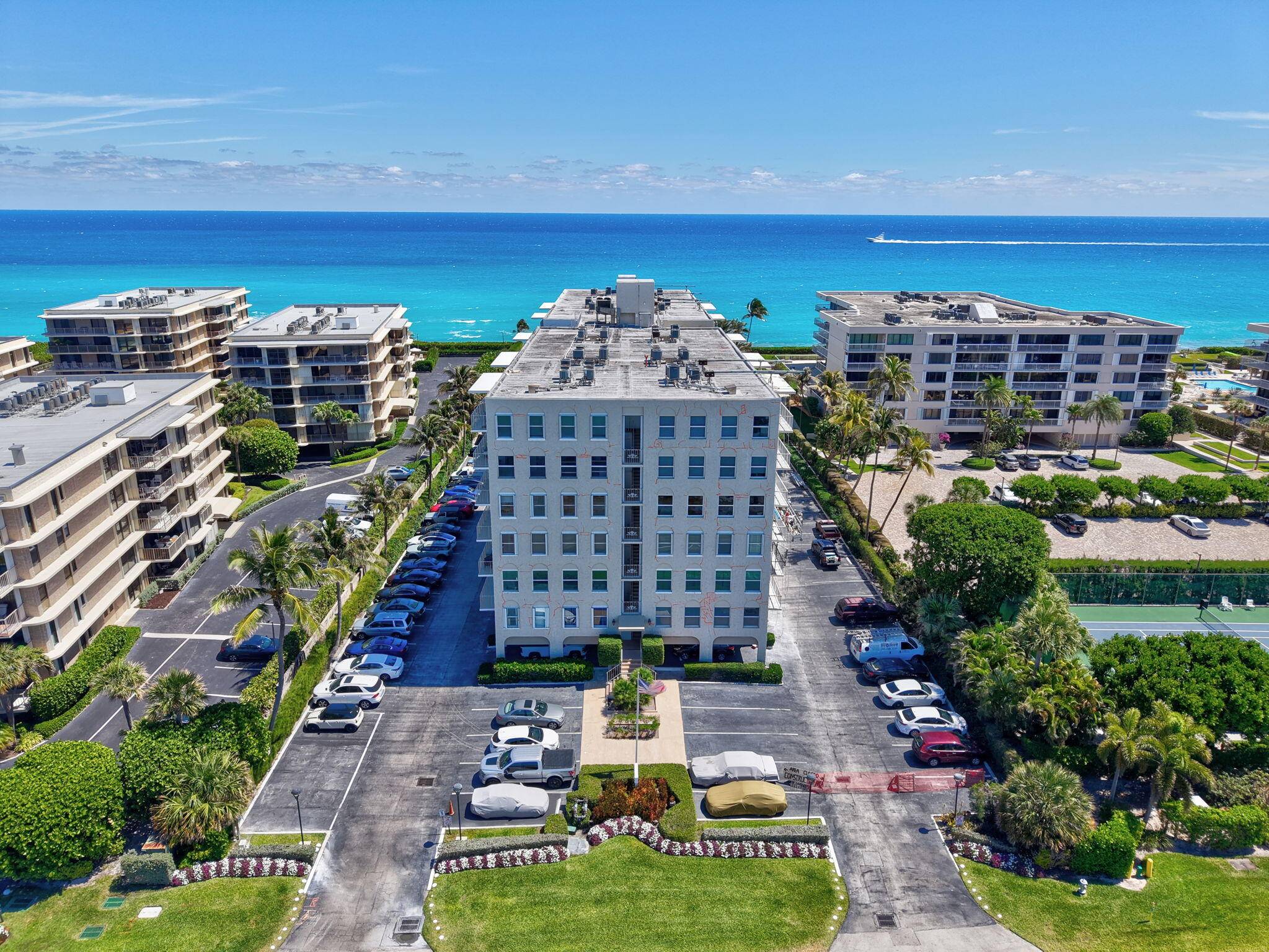 This oceanfront 2 bedroom, 2 bathroom condo is the perfect Palm Beach winter getaway !