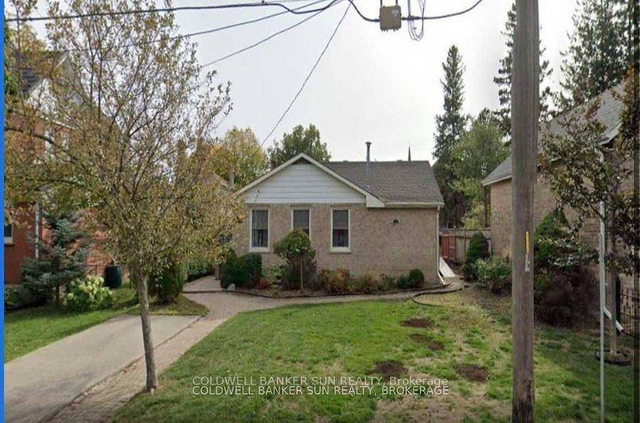 Charming Detached Home on a Large Lot Welcome to this fully detached 2 bedroom, 1bath home situated on a spacious lot in a highly desirable location.