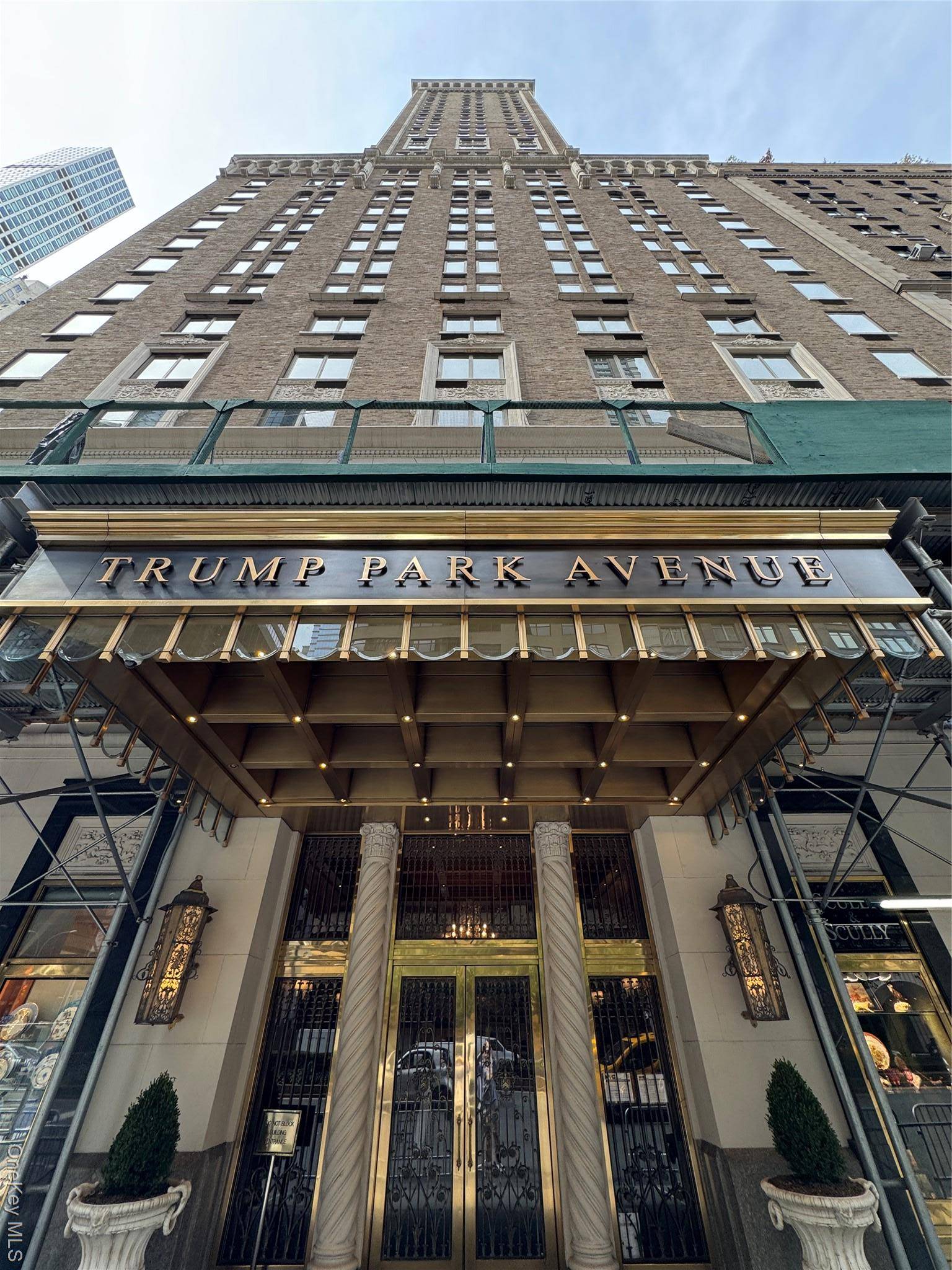 Discover the pinnacle of sophisticated Manhattan living with this elegant one bedroom condominium at the prestigious Trump Park Avenue, located at one of the city's most coveted addresses, 502 Park ...