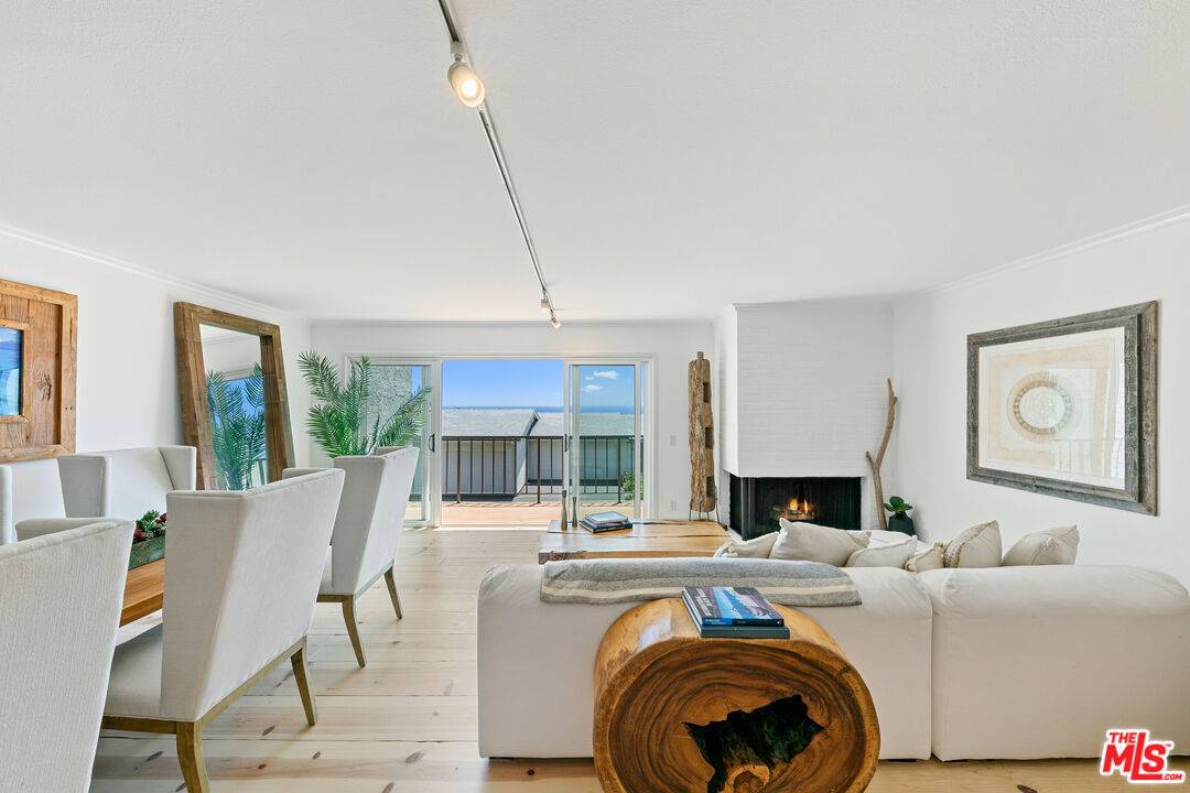 29672   Zuma Bay Way 3BR Malibu La