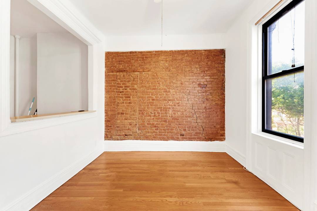 Easy Board Approval. Perfect for Investors Welcome to cozy living at its finest on Bleecker Street !