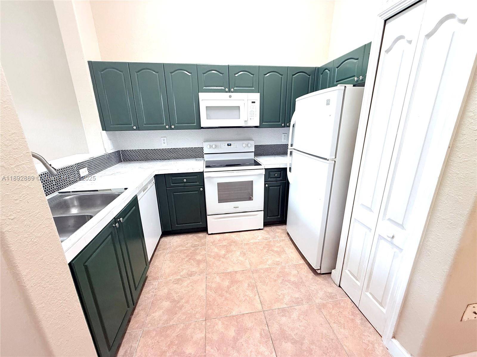 Attention investors amazing three bedroom apartment with two bathrooms.