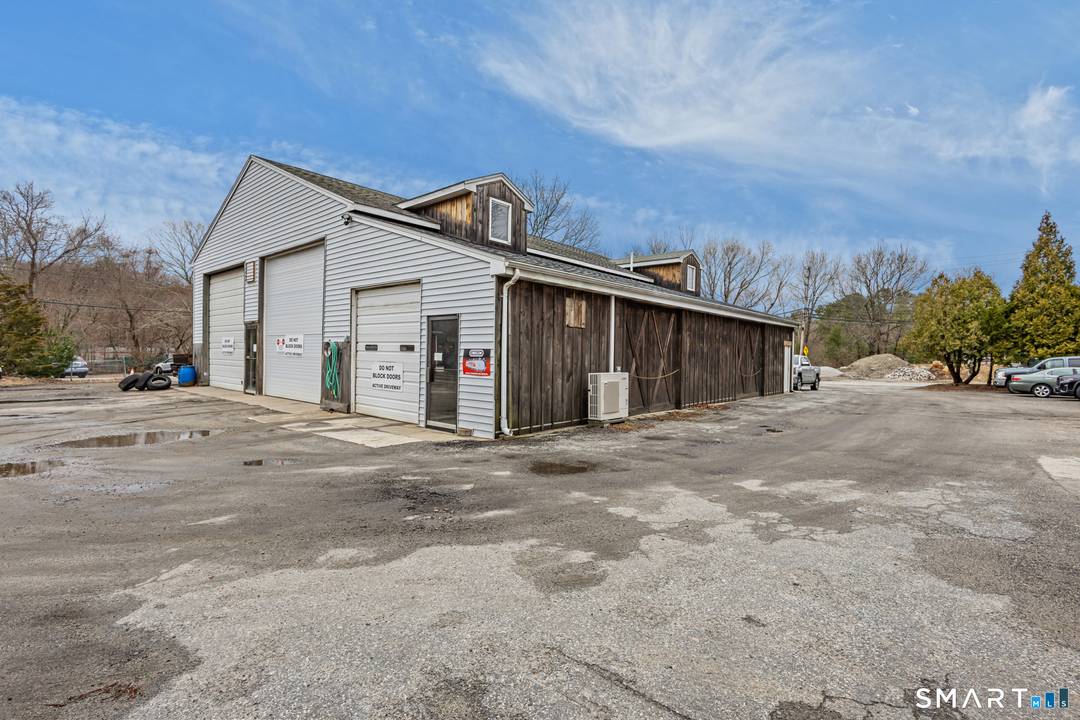 Prime commercial opportunity in Glendale !