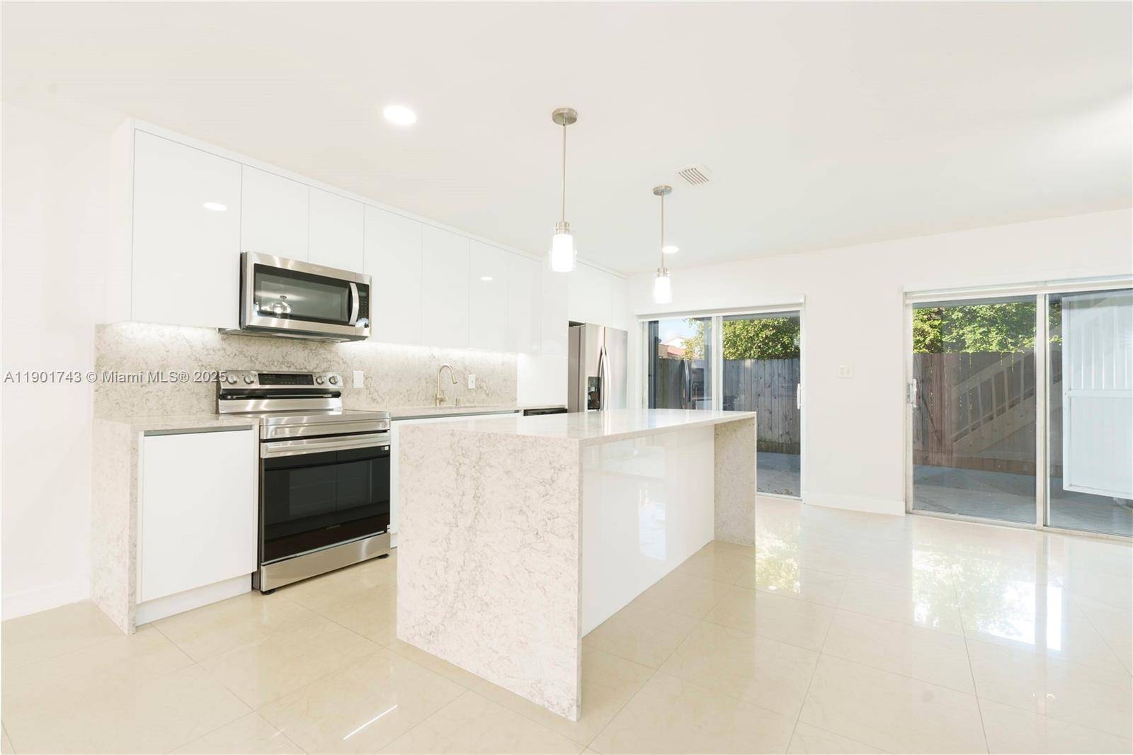 Beautifully remodeled corner unit at Lago Grande !