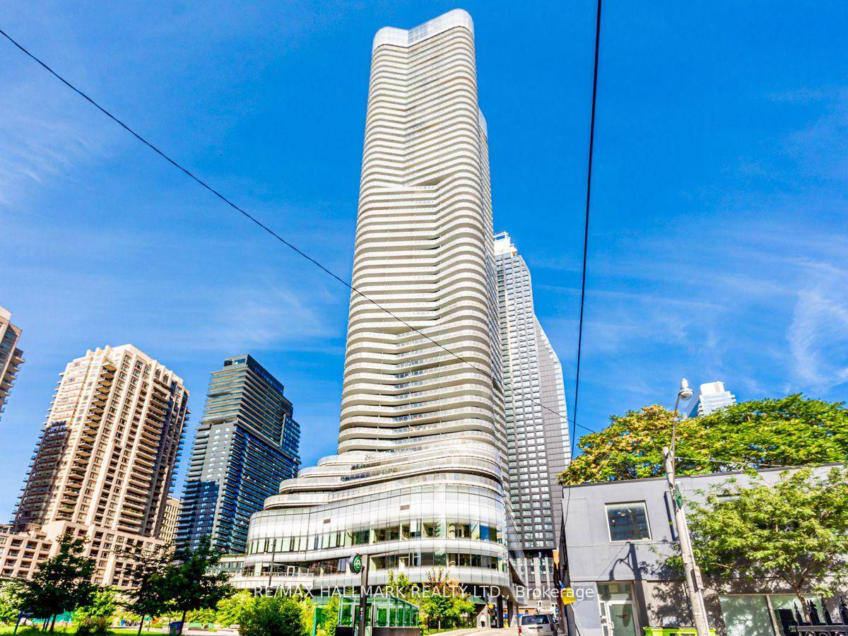 Welcome to luxury living at 11 Wellesley on the Park !