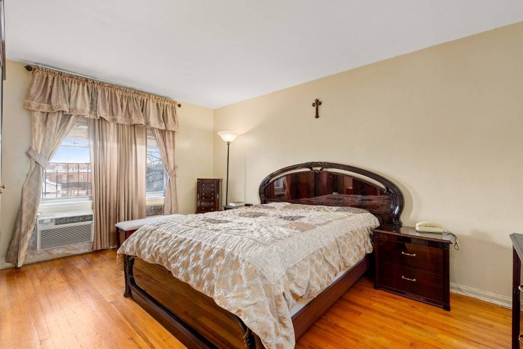 SPONSOR SALE NO BOARD APPROVAL REQUIRED Spacious 2 Bedroom, 1 Bathroom Apartment with Terrace Will be delivered empty not furnished Welcome to Henderson Apartments, perfectly situated in the heart of ...