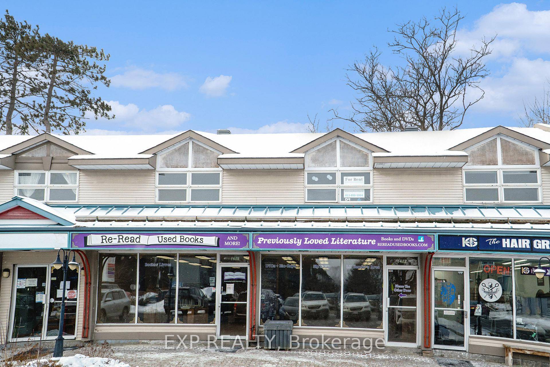 Don't miss out on a chance to lease a spacious second story ofce space.