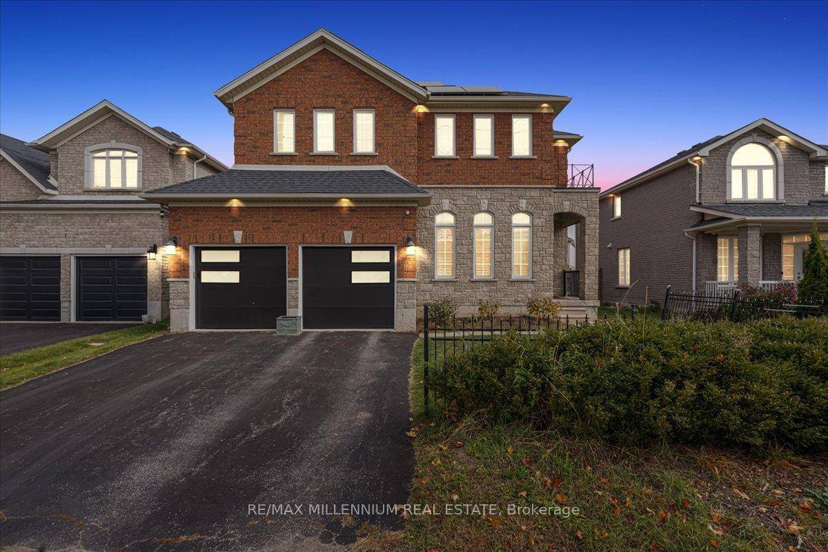 Absolutely Stunning Former Model Home in Prime Barrie Location !