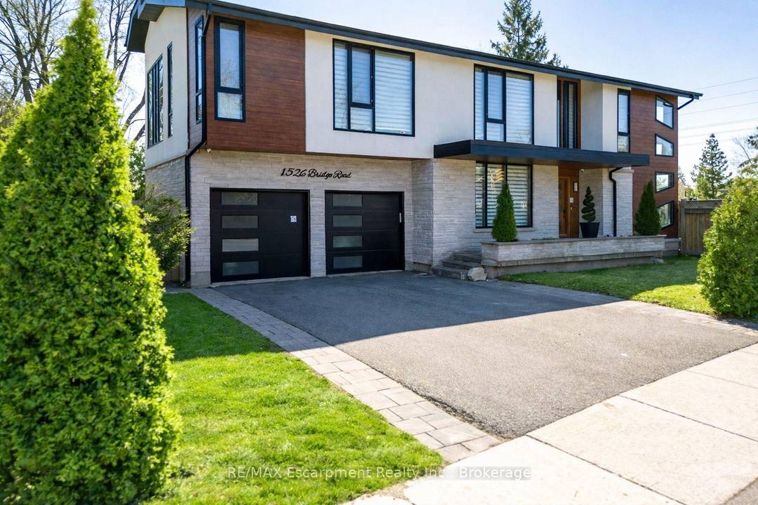 Welcome to 1526 Bridge Road, in the highly sought after West Oakville community.