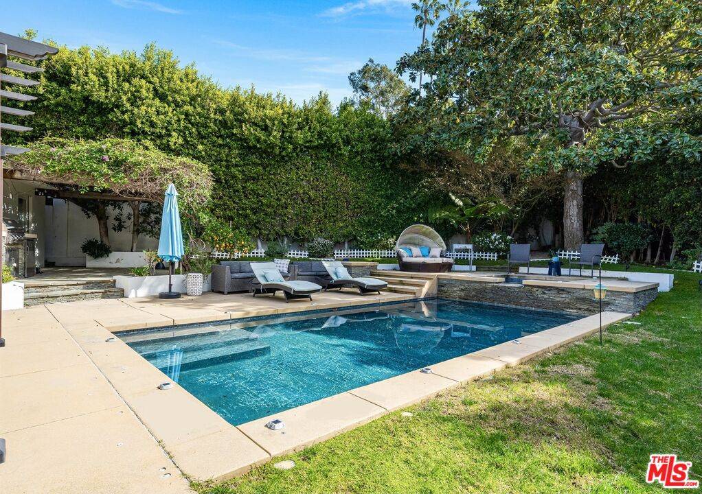 2400  S Beverly Dr 4BR La