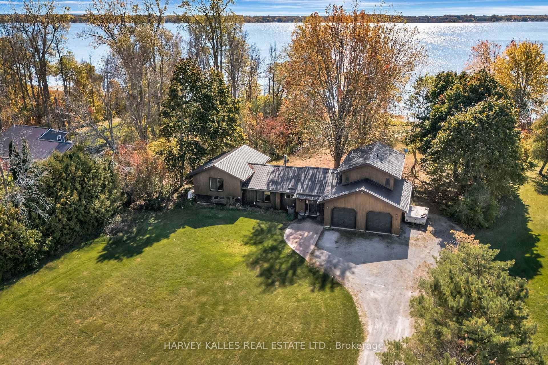 Welcome to your dream waterfront retreat !