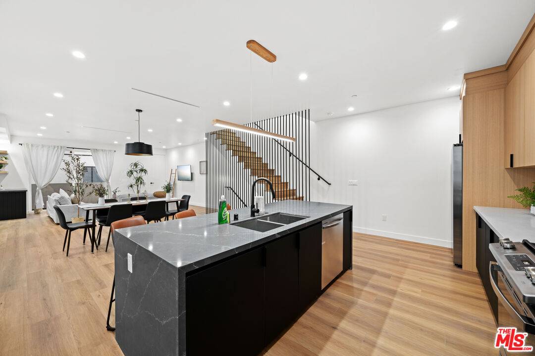 841 N Mccadden Pl 4BR Hancock Park La