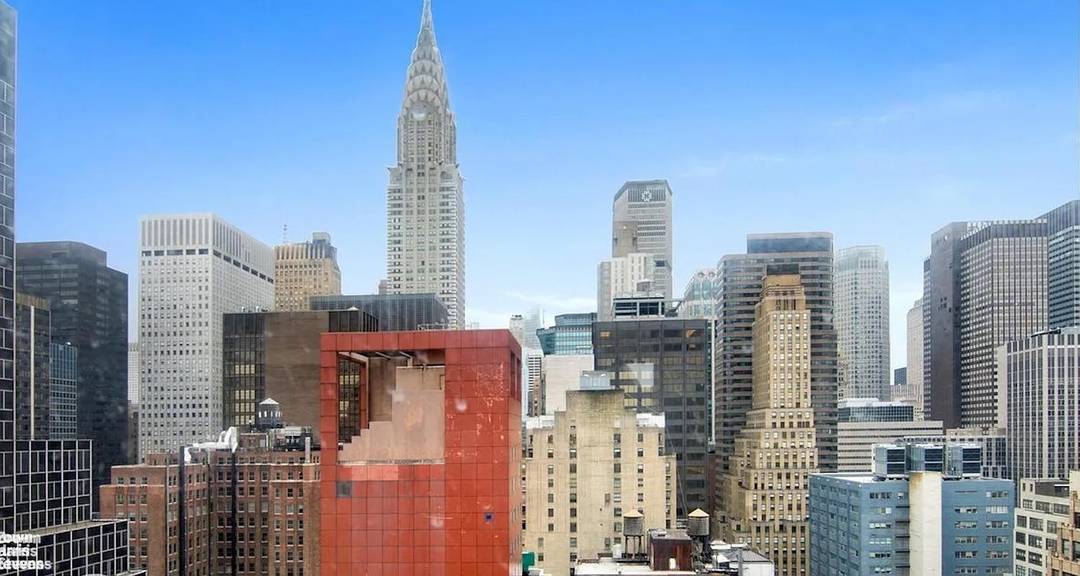 Midtown Triple Exposure Gem with Iconic Views Investor Only Opportunity Currently Rented at 4, 000 Month Lease in Place Through September 1, 2026 This oversized 945 sq ft one bedroom, ...