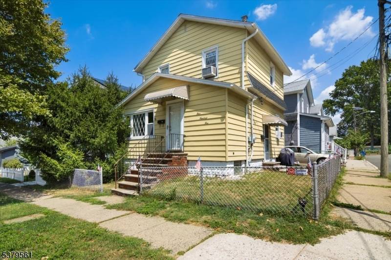 Welcome to this beautiful and sunny 2 bedroom colonial in the heart of Lyndhurst.