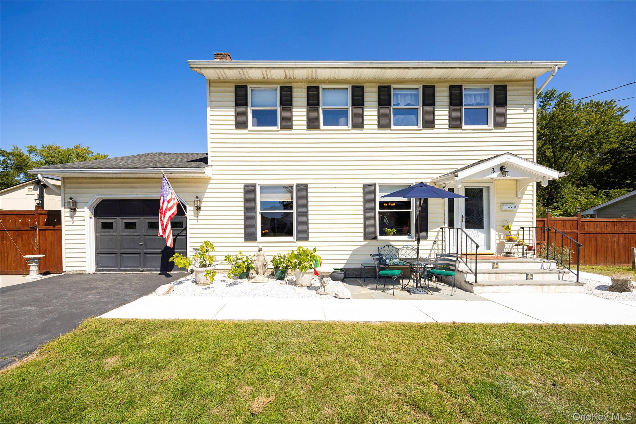 A Meticulous Colonial Retreat in Saugerties !