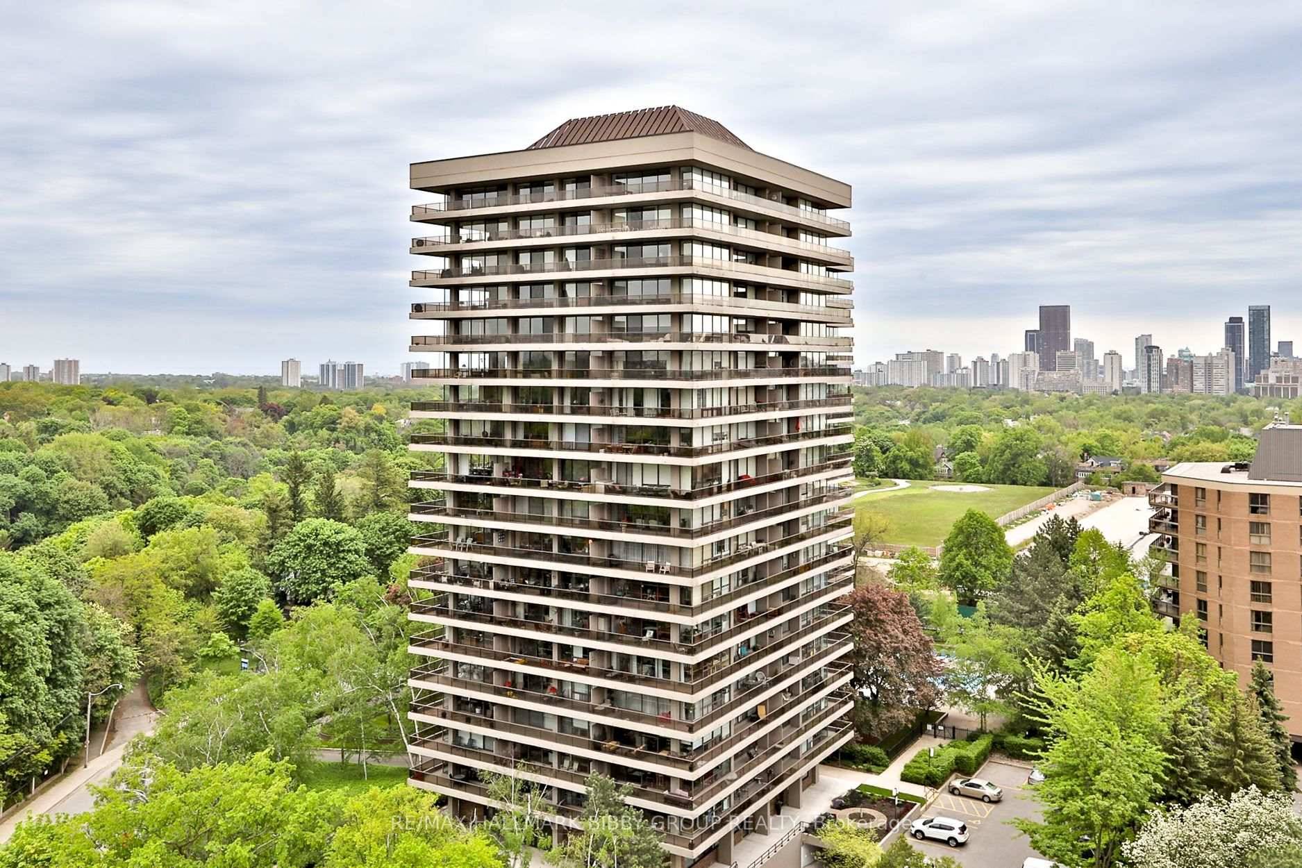 Opportunity awaits at the prestigious award winning co op 20 Avoca fabulous corner suite allowing for endless views of the ravine and surrounding area.