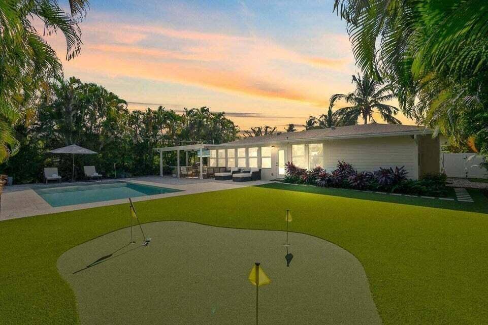 Hello Gorgeous ! Schedule a showing today to come see this furnished Delray beauty.