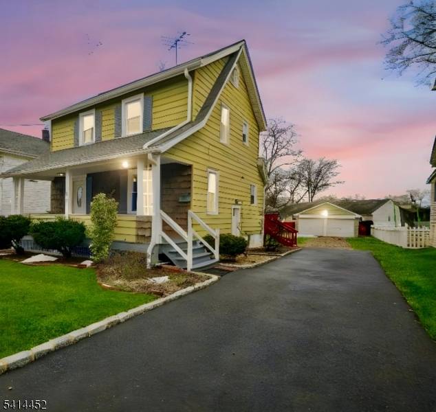 Stunning Colonial in North Plainfield 3 bedrooms, 1.
