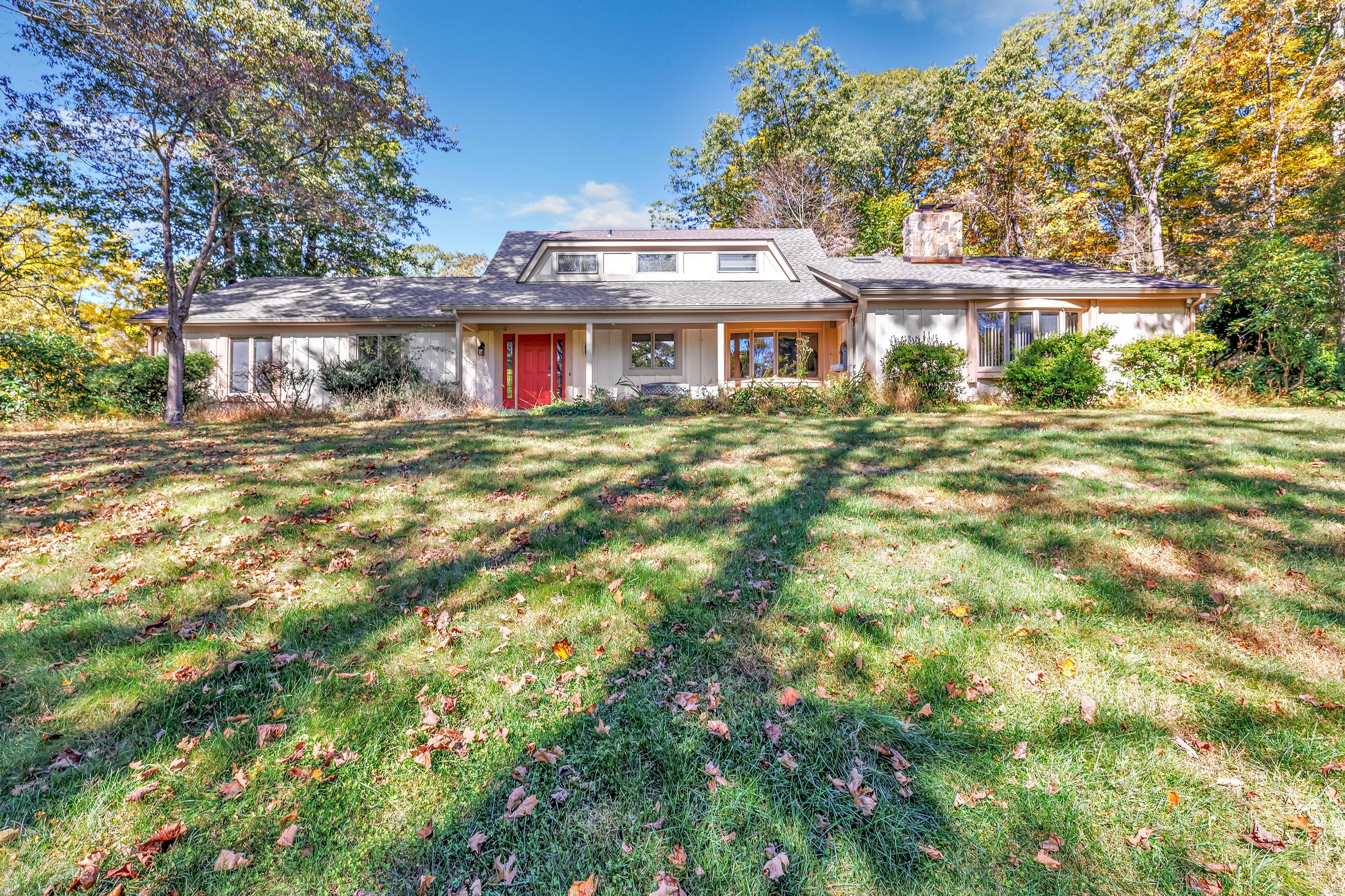 Welcome to 65 Cloverdale Avenue !