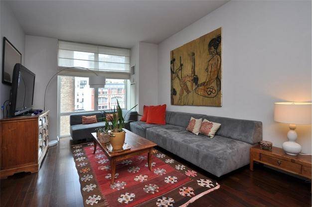This sun flooded, perfectly proportioned 3 bedroom home with high ceilings and a wall of floor to ceiling windows has Southern and Northern exposures.