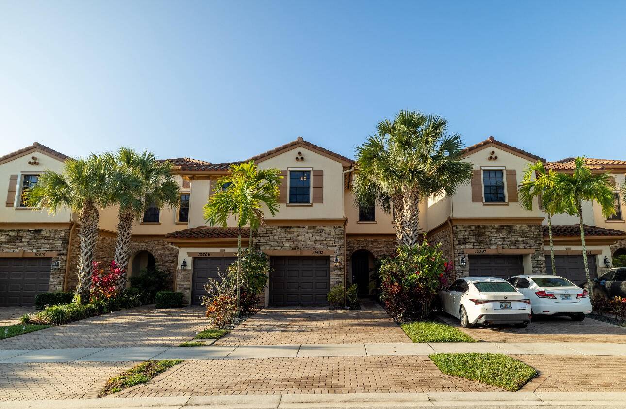 Newly available and move in ready, spacious lakefront townhome in sought after Wellington Parc, a gated community !