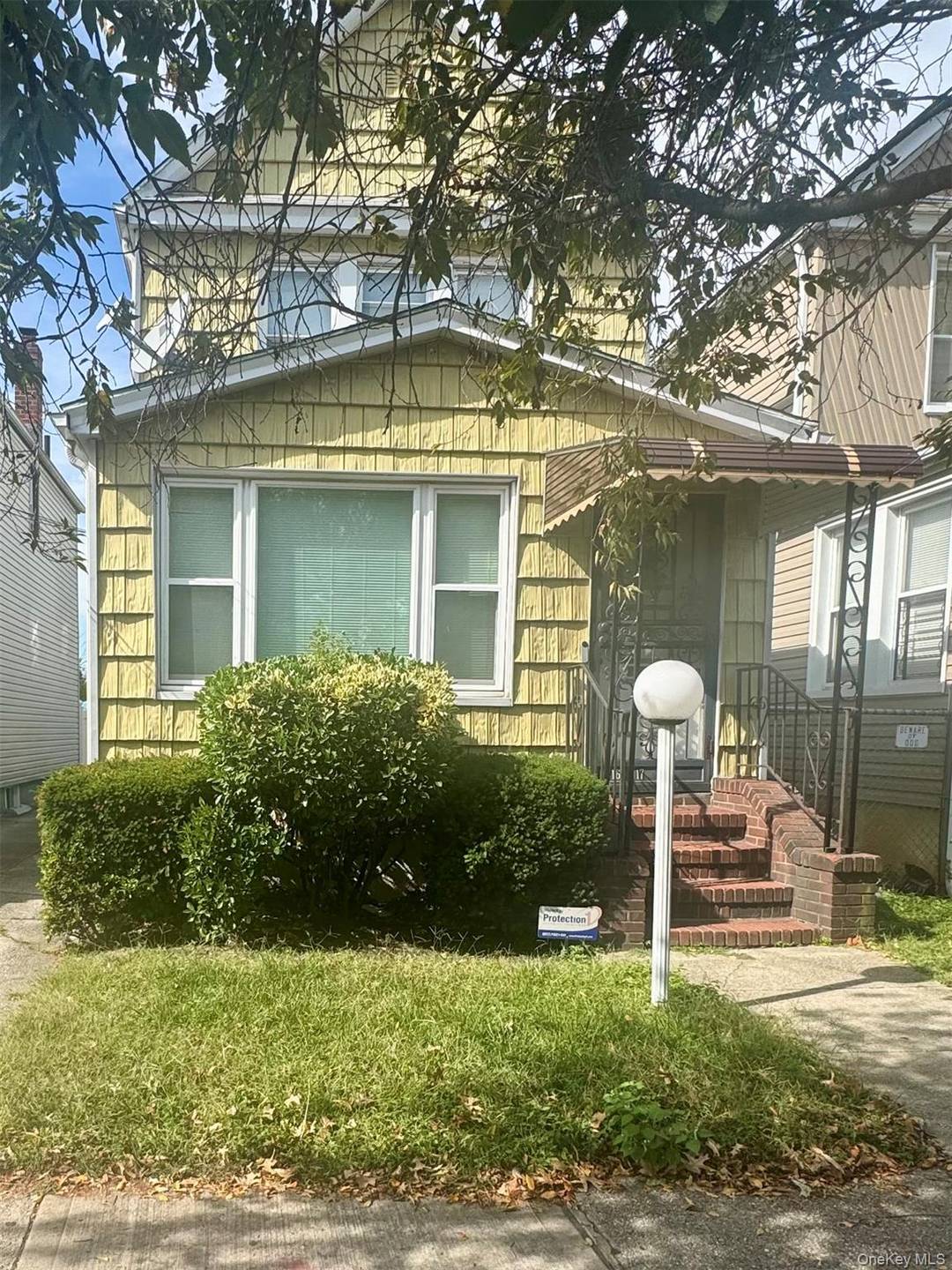 Love Jamaica Queens ! New to the market is a Beautiful 3 4 Bedroom Home, Two and a half Baths, Spacious Livingroom, Formal Dining rm.