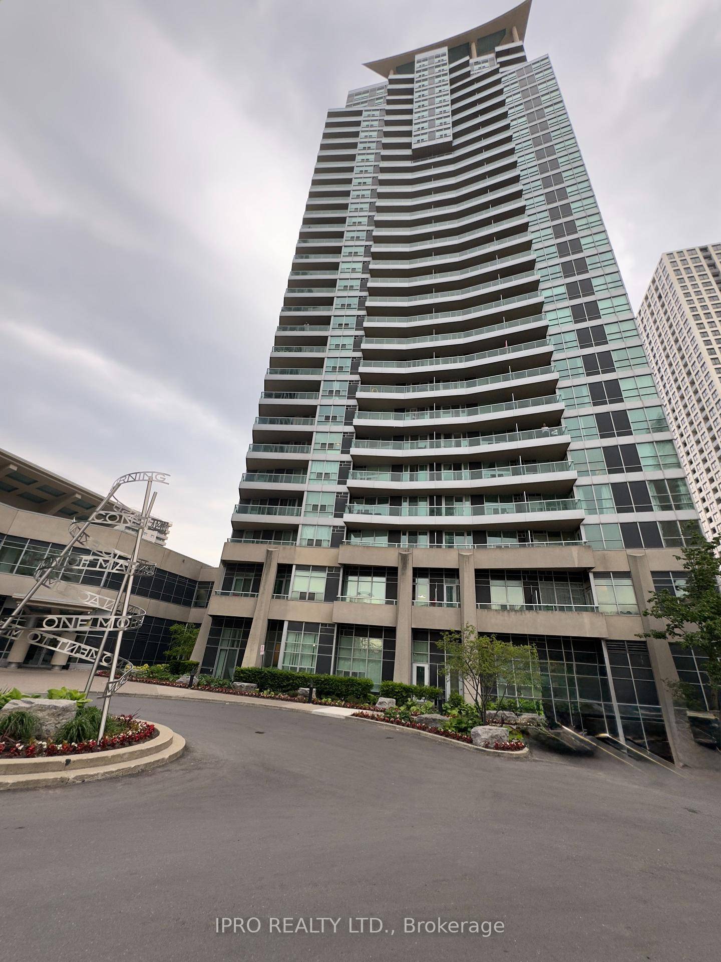 Clean And Upgraded 2 Bdrm 2 Washroom Luxury Condo Near Square One.