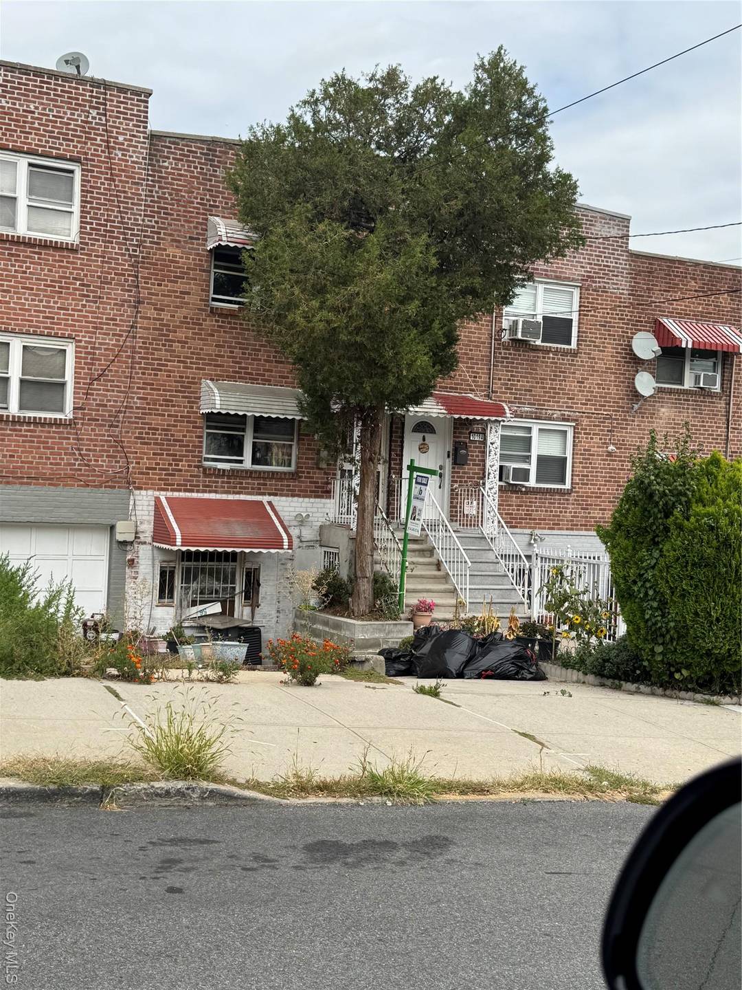 1 family brick home located in the Bronx wood section of the Bronx, 2 bedrooms, duplex, living room, kitchen and full unfinished basement.